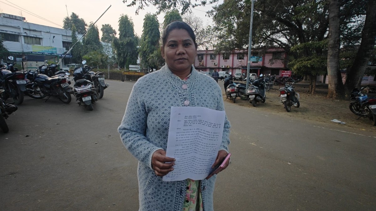 ​ऑपरेशन में लापरवाही: डॉक्टर की गलती ने महिला को बनाया अपाहिज, अब न्याय के लिए दर-दर भटक रही पीड़िता