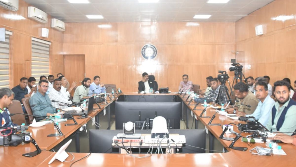 दक्षिण पूर्व मध्य रेलवे के यांत्रिक विभाग का उत्कृष्ट प्रदर्शन : जनवरी 2026 में 1,311 वैगनों का किया मेंटनेंस, पूर्व के रिकॉर्ड को तोड़कर रचा नया कीर्तिमान