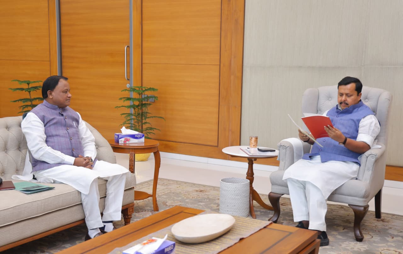 ओडिशा: CM मोहन माझी ने BJP के नेशनल प्रेसिडेंट नितिन नवीन से की मुलाकात