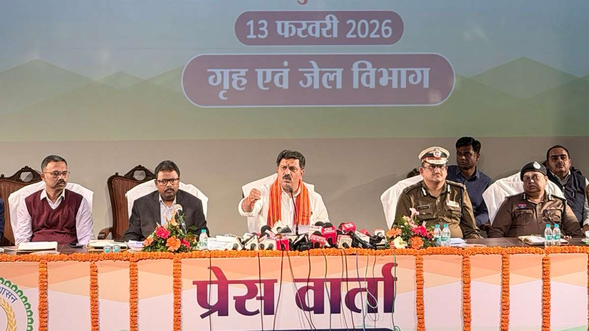 प्रेस वार्ता: गृह मंत्री विजय शर्मा का बड़ा खुलासा, ‘छत्तीसगढ़ के कहने पर 300 बैटिंग साइट पर लगा प्रतिबंध, महादेव सट्टा एप से जुड़े 35 साइट भी शामिल…’