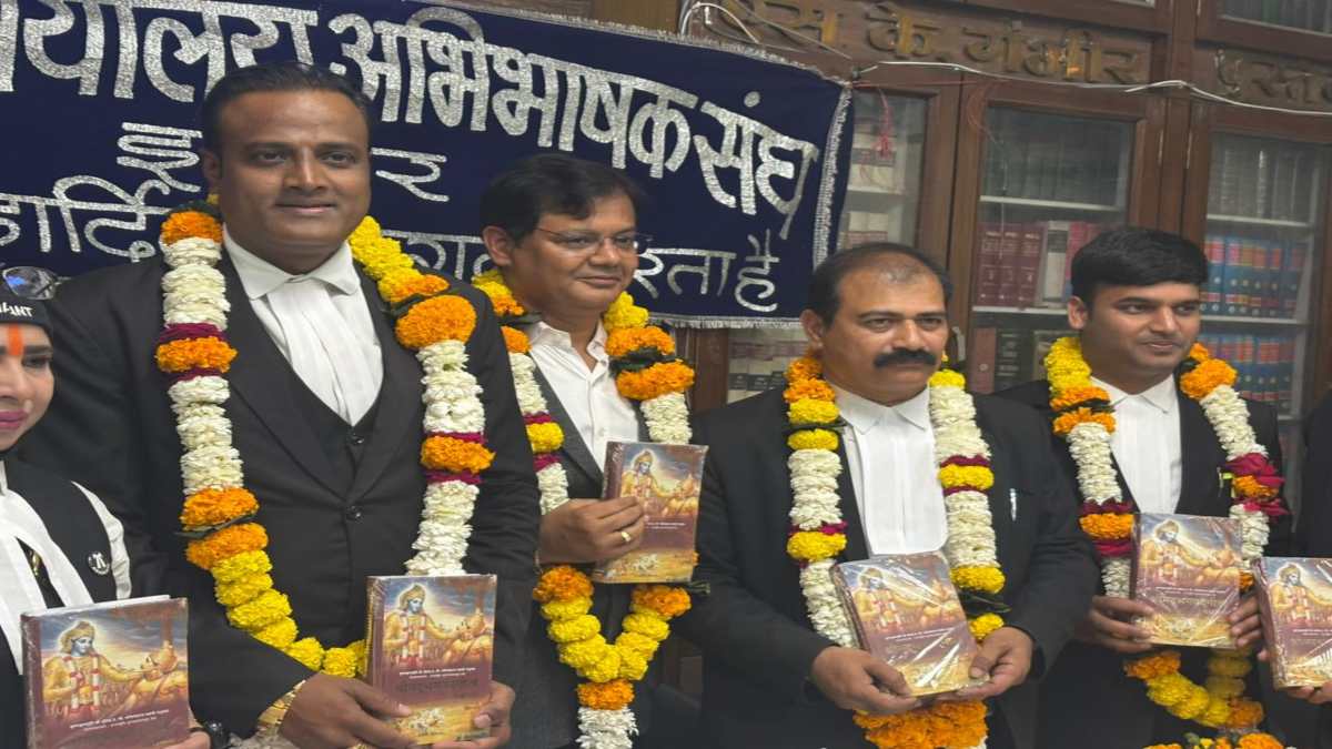 इंदौर हाईकोर्ट बार को मिला सबसे युवा अध्यक्षः मनीष यादव ने कार्यकारिणी के साथ प्रशासनिक न्यायमूर्ति विजय कुमार शुक्ला की मौजूदगी में पदभार ग्रहण किया