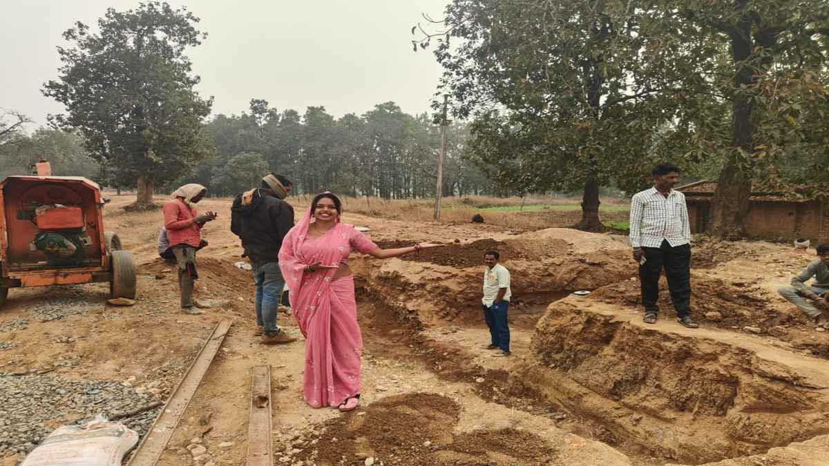 यूट्यूबर लीला साहू की पुरानी मांग हुई पूरी: सड़क निर्माण शुरू होने पर खुशी का माहौल, इन्फ्लूएंसर ने प्रदेश के मुखिया, सांसद और मीडिया का किया धन्यवाद