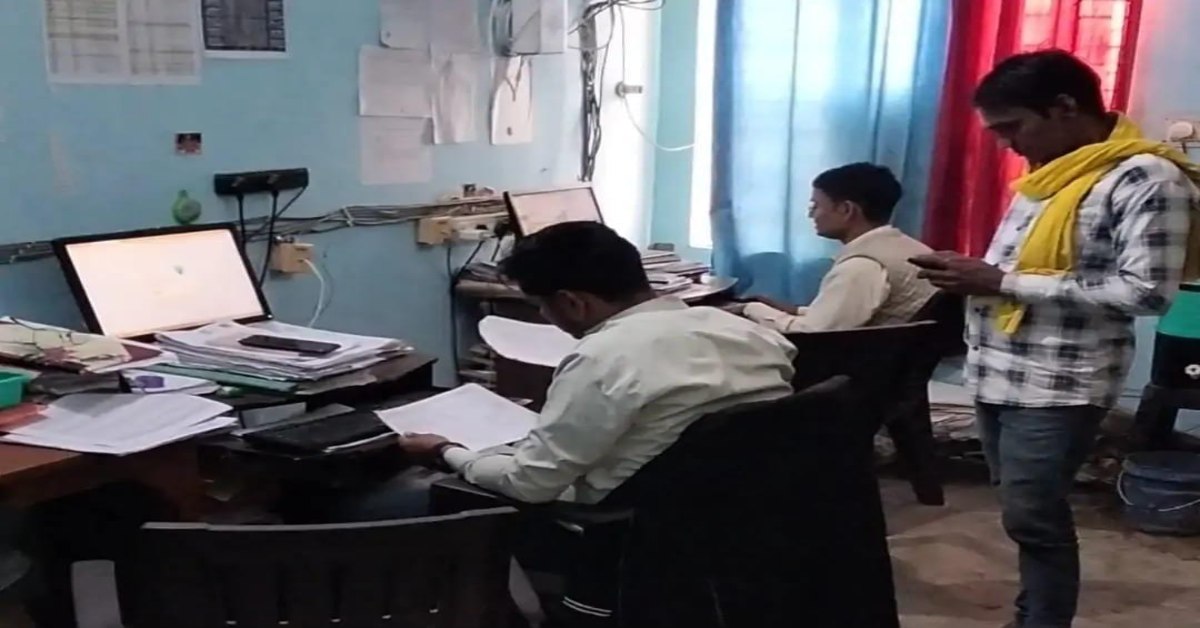 ये क्या बात हुई? राशन कार्ड में नाम जोड़ने की मांग पर कर्मचारी का गैर जिम्मेदाराना बयान, कहा- लक्ष्य पूरा हो चुका है, दूसरी ओर पैसे लेकर हो रहा खेल