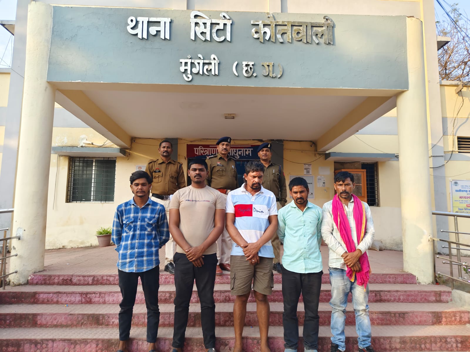 Crime News : ऑपरेशन ‘बाज’ के तहत ब्राउन शुगर तस्करी का पर्दाफाश, पुलिस ने दबिश देकर 5 आरोपियों को किया गिरफ्तार