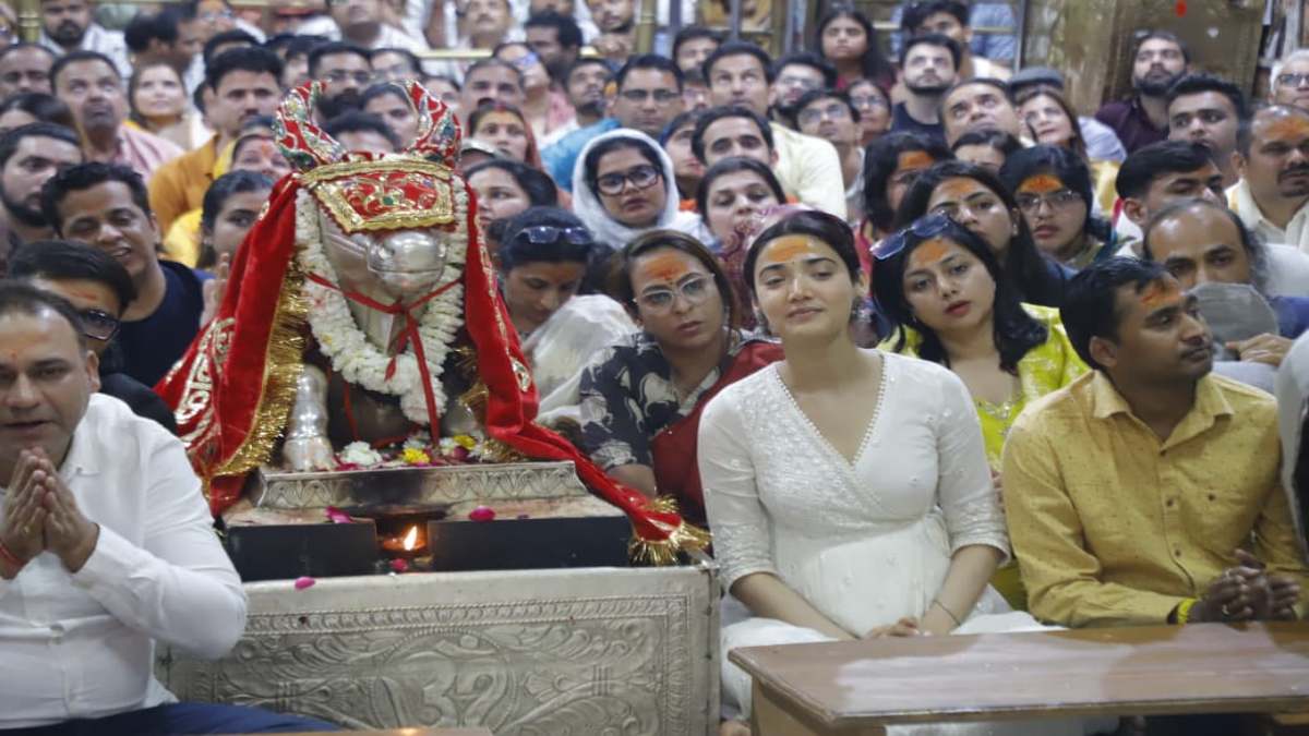 फिल्म 12वीं फेल की अभिनेत्री मेधा शंकर ने किए बाबा महाकाल के दर्शनः भस्म आरती में हुई शामिल,दूसरी बार महाकाल दर्शन करने पहुंची मेधा