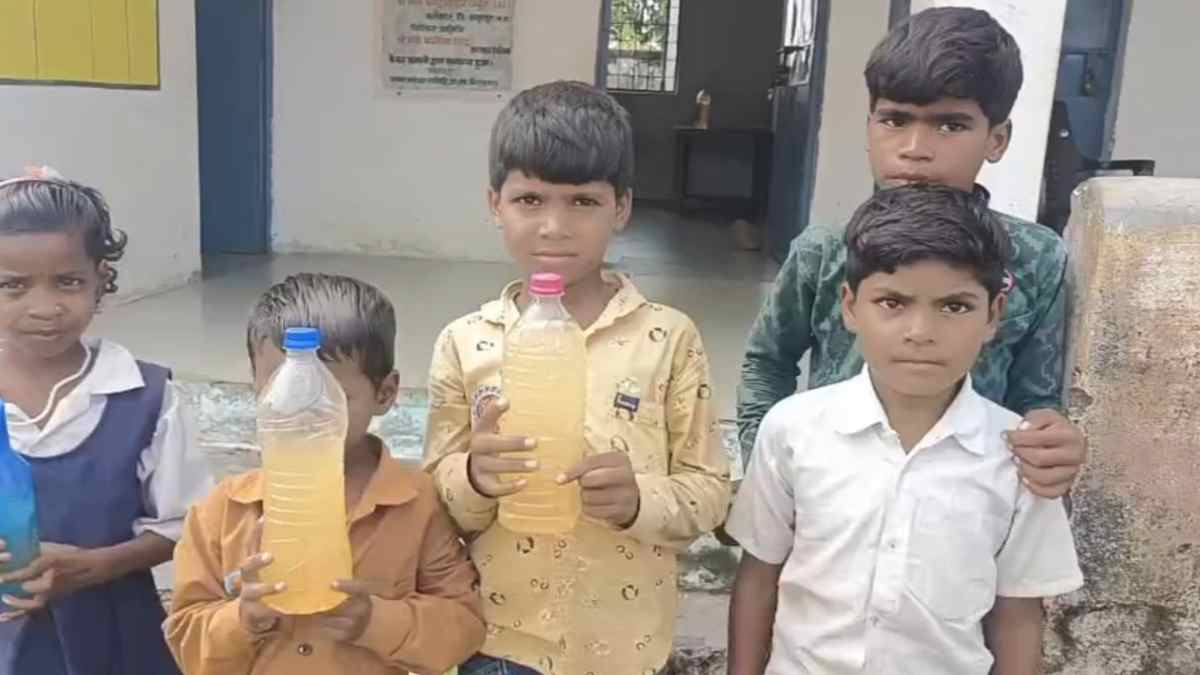 खाने के नाम पर बांट रहे ‘जहर’: नाले के पानी से पक रहा स्कूल का भोजन, शिक्षा की जगह मासूमों को मिल रही बीमारी