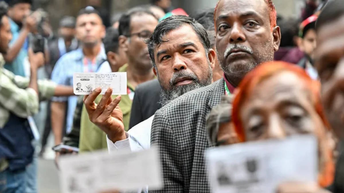बांग्लादेश चुनाव: हसीना और जिया की गैर मौजूदगी में लोग कर रहे हैं मतदान, जानिए कौन सी पार्टी है जीत की प्रबल दावेदार…