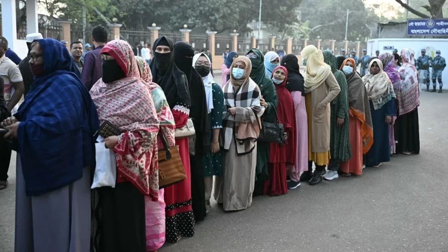 Bangladesh Election 2026 : बांग्लादेश में दोपहर 12 बजे तक 32.88 फीसदी वोटिंग, शेख हसीना के गृह नगर गोपालगंज के बूथों पर सन्नाटा ; इसी सीट से लड़ती थीं चुनाव