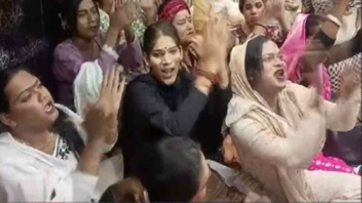 लव जिहाद के बाद किन्नर जिहाद! हिंदू किन्नरों पर मुसलमान बनने का दबाव बनाने का आरोप, कहा- गाय का खिलाया जाता है मांस, पढ़ाया जाता है कलमा