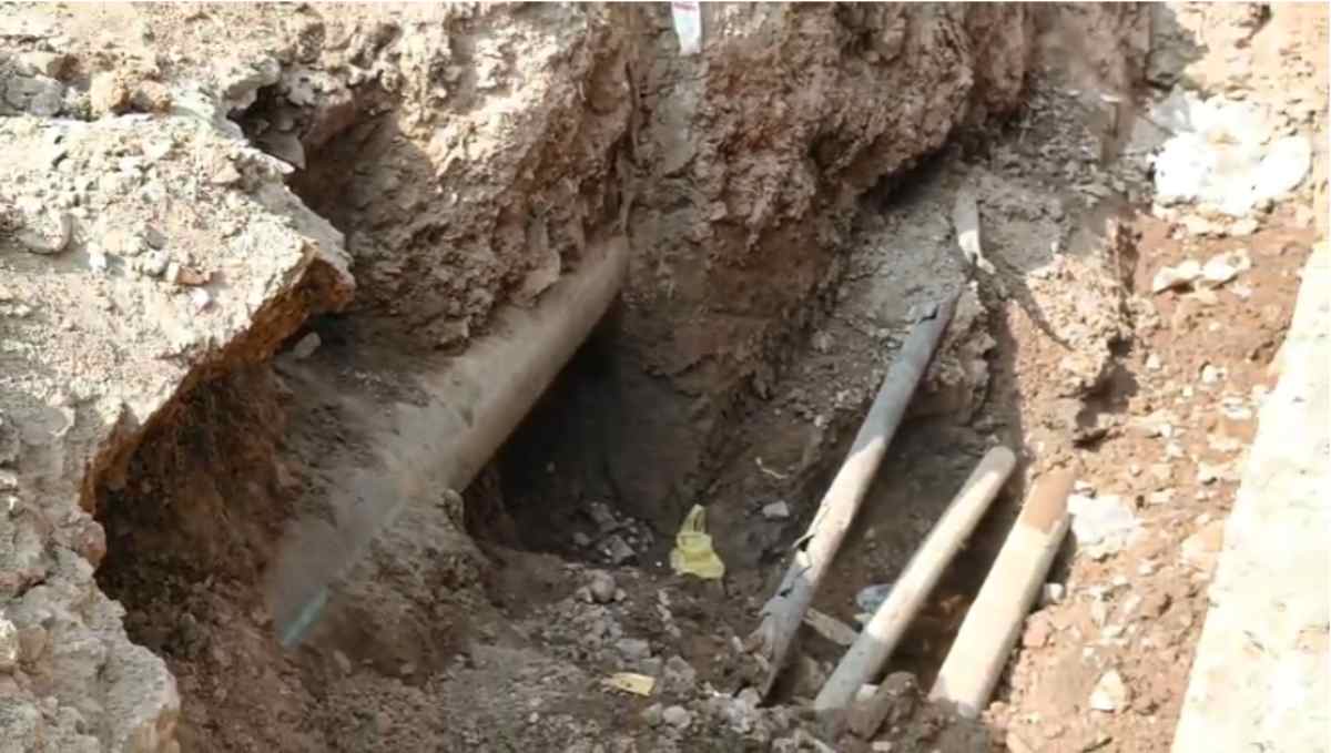 नहीं थम रहे भोपाल नगर निगम के कारनामे, अब पानी की लाइन के ऊपर शौचालय, लीकेज पर हो सकता है भागीरथपुरा जैसा हादसा