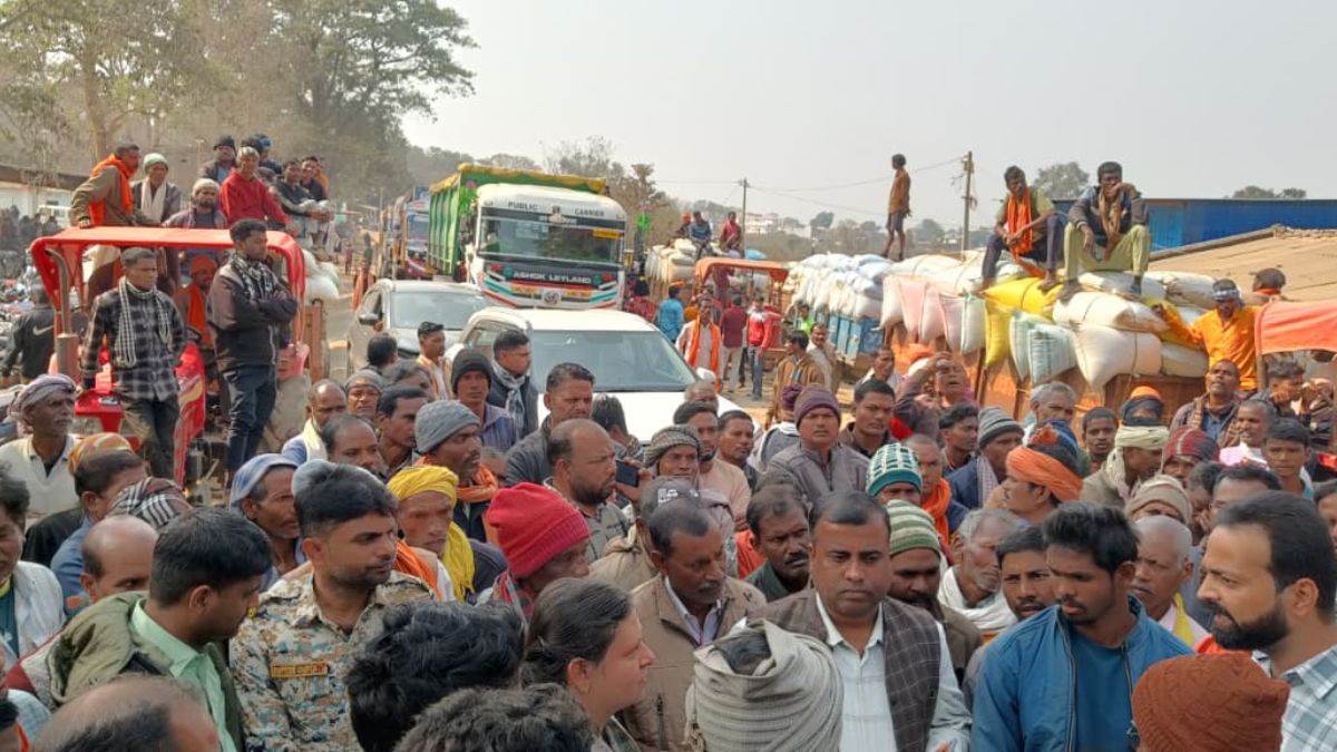 बीजद ने राज्य सरकार की खेती से जुड़ी नीतियों और कानून-व्यवस्था के खिलाफ किया प्रदर्शन