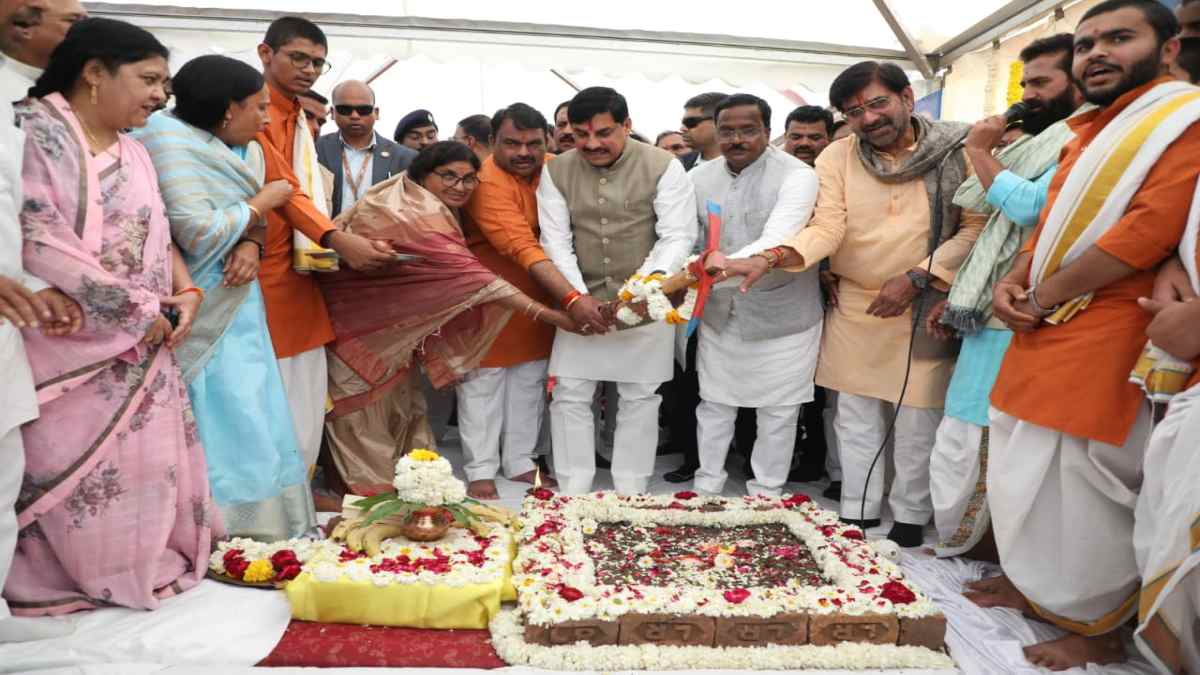 CM डॉ. मोहन ने उज्जैन में किया हरियाखेड़ी जल आवर्धन परियोजना का भूमिपूजन, आयुर्वेद का धनवंतरी इंस्टीट्यूट खोलने का ऐलान, 47.23 करोड़ के विकास कार्यों की दी सौगात