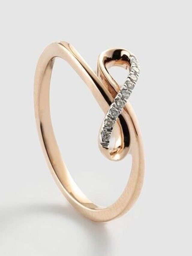 लड़कियों में इंफिनिटी रिंग का क्रेज, रोजाना पहनने के लिए हैं ये डिजाइंस बेस्ट