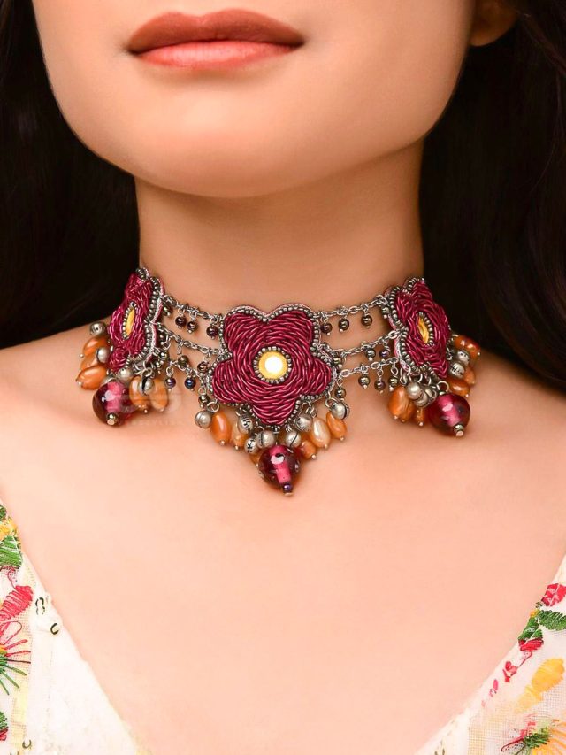 शादी में साड़ी के साथ अच्छे लगेंगे ये चोकर सेट, देखें डिजाइंस