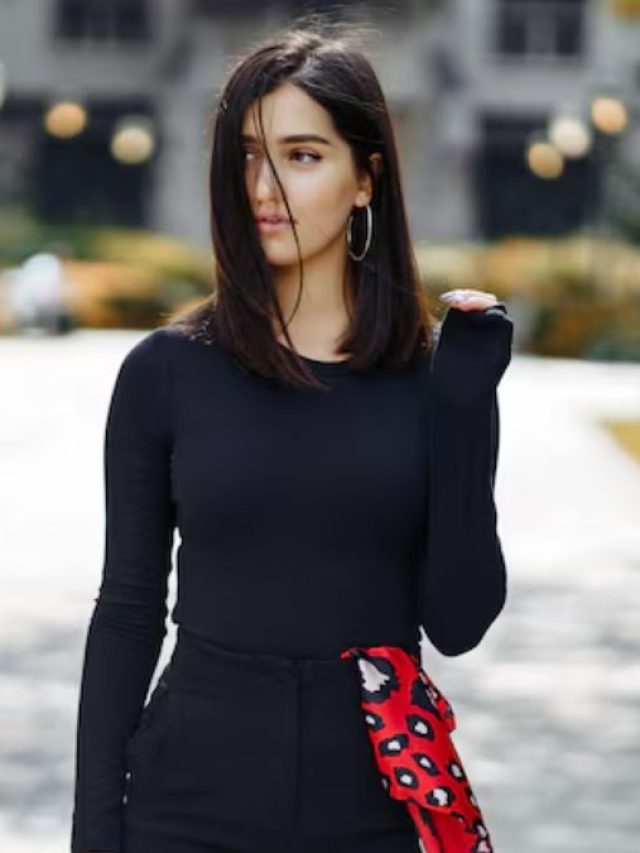 Fashion Tips: छोटी हाइट वाली लड़क‍ियों पर खूब अच्‍छे लगते हैं ये Tops