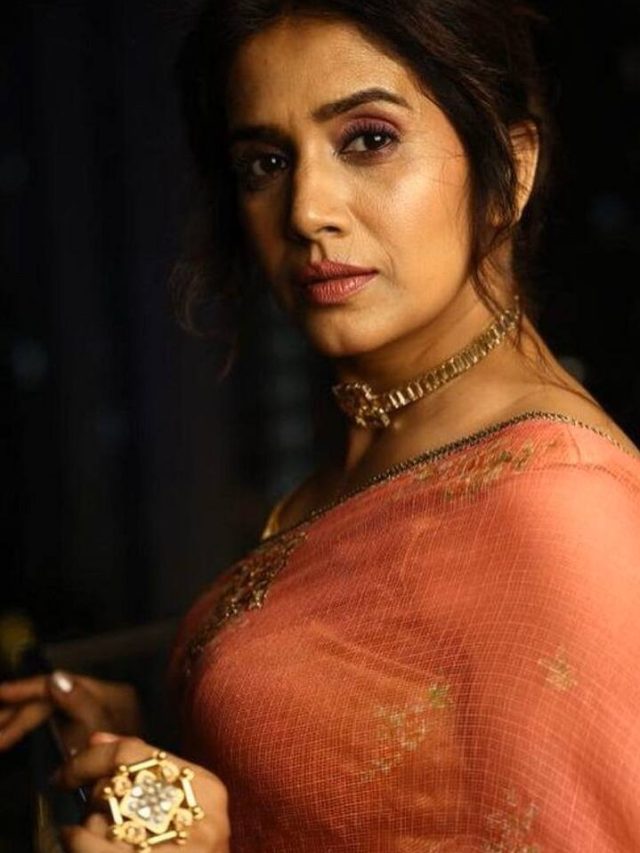 ग्लैमरस भी हैं और संस्कारी भी, यहां देखिये मराठी एक्ट्रेस सोनाली कुलकर्णी की तस्वीरें