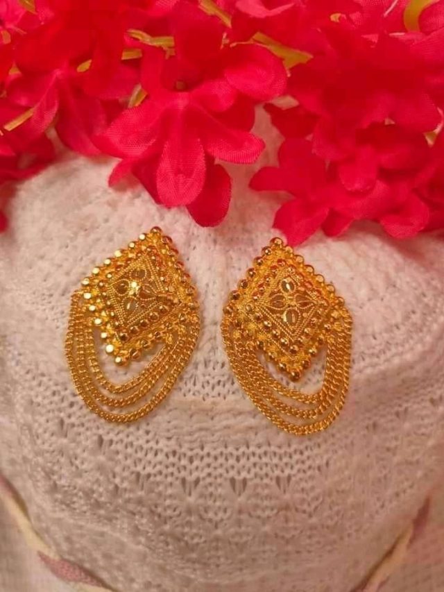 बहू को मुंह दिखाई की रस्‍म में गिफ्ट करें Gold Jhala Earring के ये डिजाइंस
