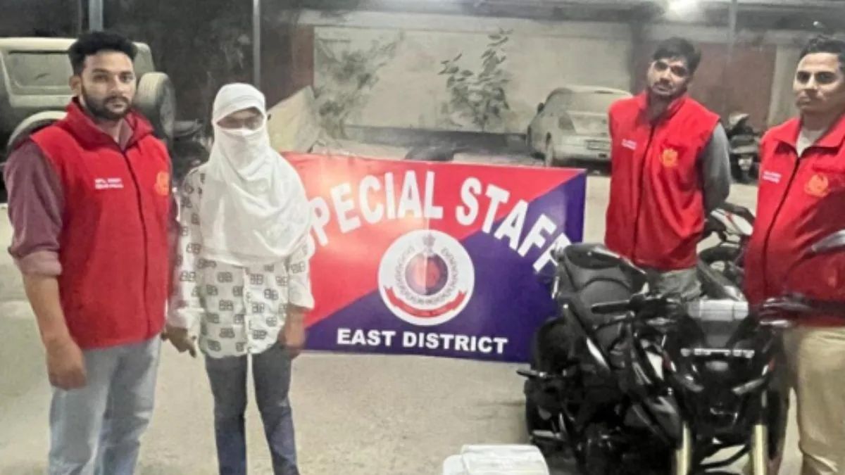 ‘आपकी कार के बोनट से तेल लीक हो रहा है..’ ध्यान भटकाकर ‘स्प्रे गैंग’ गिरोह के सदस्य ने सोने के गहने पर किया हाथ साफ, पुलिस ने दबोचा