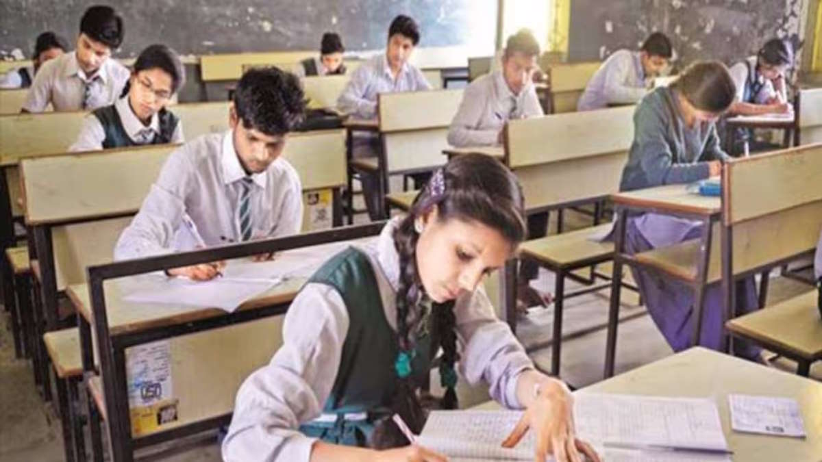 Exclusive: बोर्ड की सख्ती से 1400 छात्र हुए परीक्षा से बाहर, इस एक नियम की वजह से साल हुआ बर्बाद…