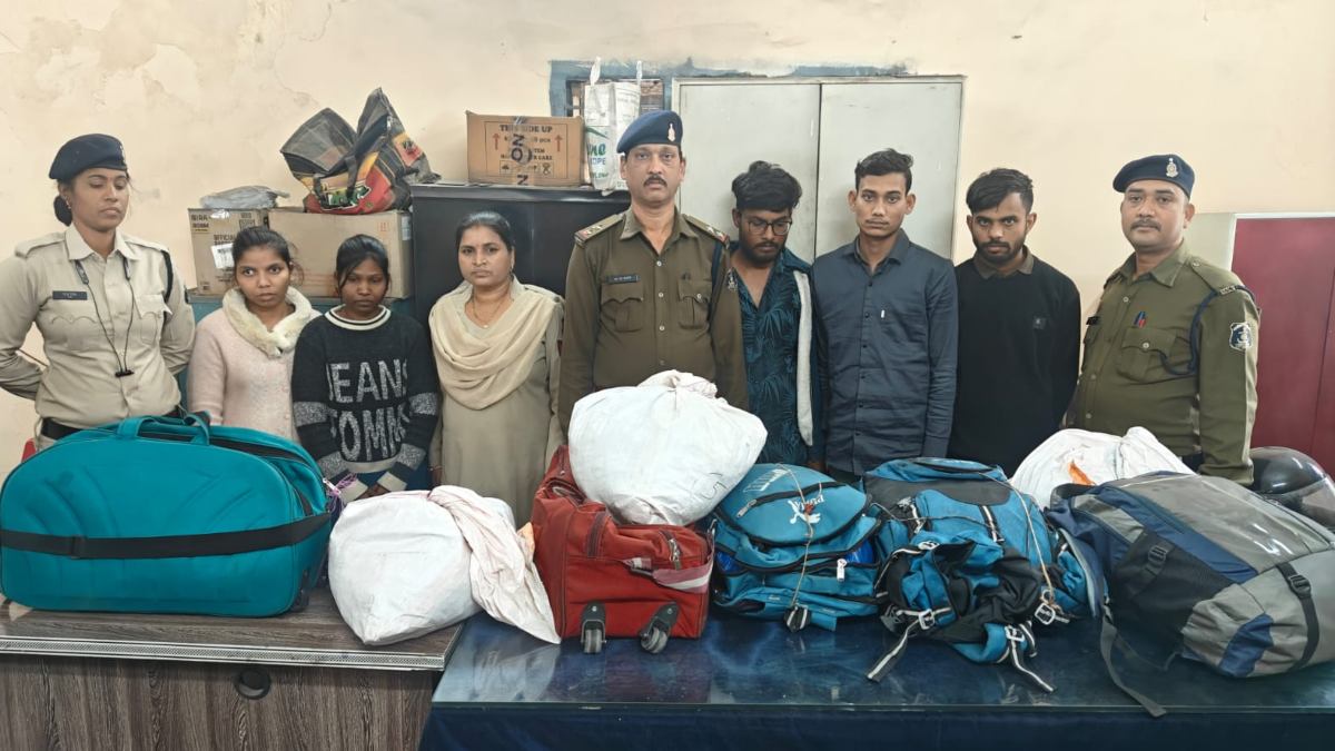 गांजा तस्करों पर पुलिस की बड़ी कार्रवाई : उरला से आगरा-नोएडा तक फैला गांजा सिंडिकेट ध्वस्त, 24 घंटे में 14 तस्कर गिरफ्तार