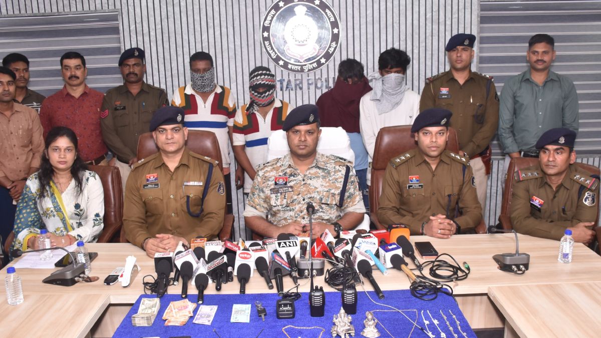 सूने मकानों में चोरी का खुलासा : 400 CCTV खंगालकर पुलिस ने अंतरराज्यीय चोर गिरोह के 4 आरोपियों को किया गिरफ्तार, वॉकी-टॉकी से वारदात को देते थे अंजाम