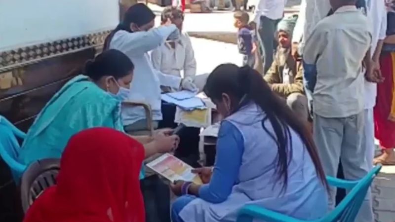 हरियाणा में 15 दिनों के भीतर 12 मौतों से हड़कंप ! गांव में हेल्थ टीम ने डाला डेरा, 800 लोगों का ओपीडी में जांच