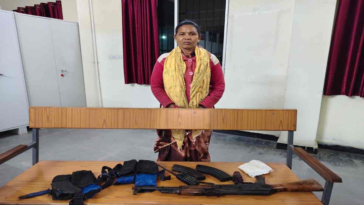 3 दिन में 3 हार्डकोर नक्सलियों ने डाले हथियार, जानिए कांकेर में अब कितने माओवादी सक्रिय…आत्मसमर्पण के लिए एसपी ने जारी किया नंबर