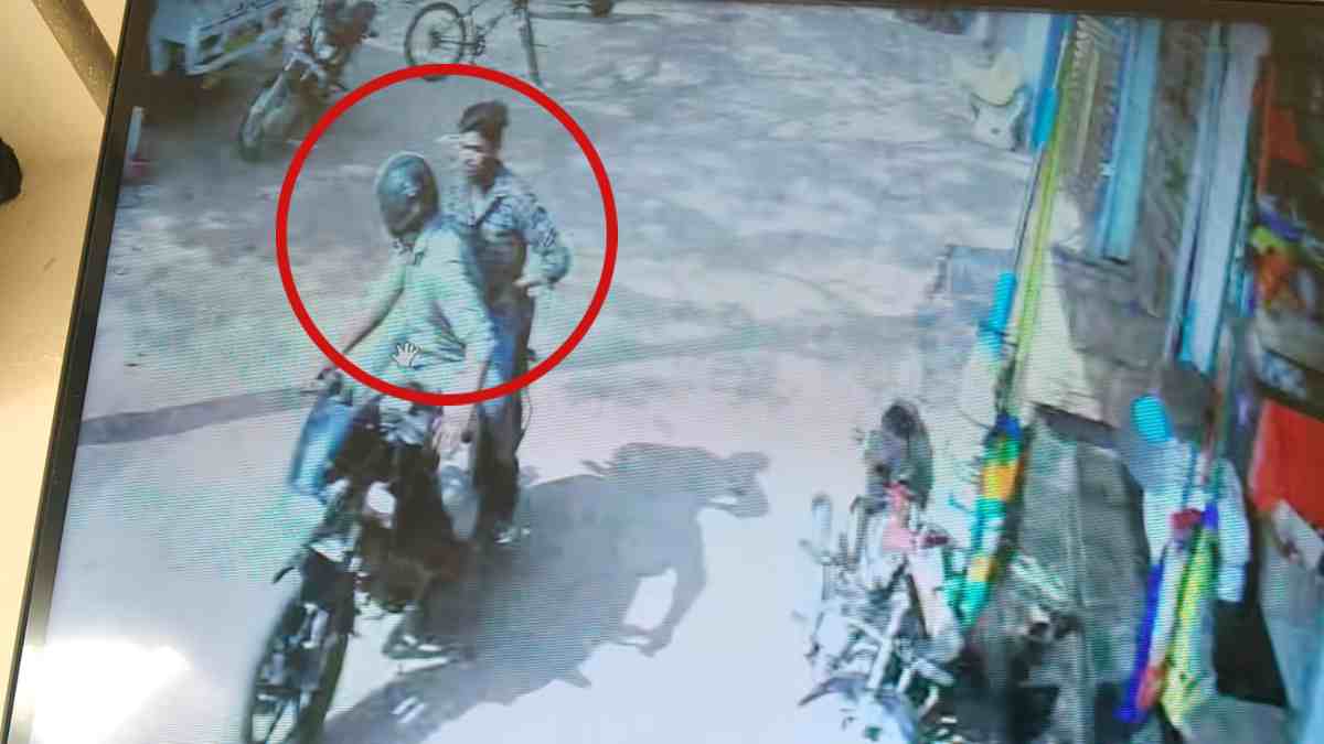 बैंक से घर आ रहे किसान से 2.5 लाख की लूट, हेलमेट पहनकर आए लुटेरे, नाकेबंदी कर आरोपियों की तलाश में जुटी पुलिस