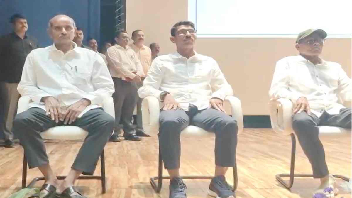 माओवादी संगठन को बड़ा झटका, पहली बार देवजी समेत दो केंद्रीय स्तर के नेताओं ने एक साथ किया सरेंडर