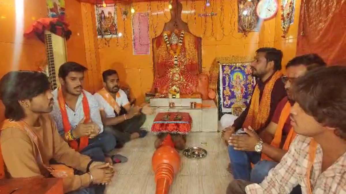 Raipur News : वैलेंटाइन डे को लेकर बजरंग दल सख्त, प्रेमी जोड़ों के लिए जारी की चेतावनी