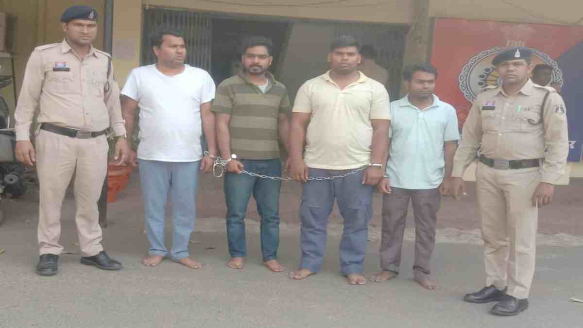 बड़ा फर्जीवाड़ा : नौकरी दिलवाने का झांसा देकर 52 बेरोजगारों से करोड़ों की ठगी, दसवीं पास है गिरोह का मास्टरमाइंड, MBBS की भी बनाता था फर्जी डिग्री