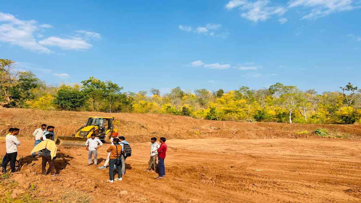मनरेगा में नियमों का उल्लंघन : सुबह मजदूर, दोपहर बाद जेसीबी से करा रहे काम, पंचायत और प्रशासन पर उठे सवाल