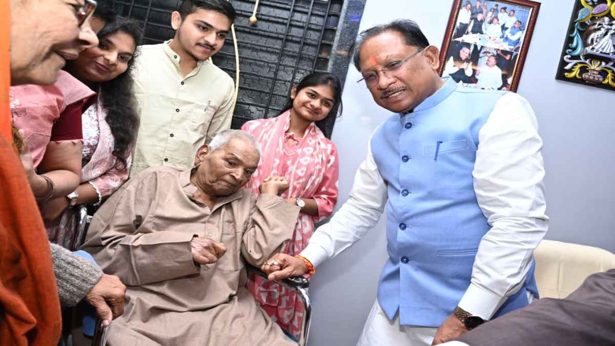 गौरेला में सीएम साय ने किया मीसाबंदियों का सम्मान, कहा – लोकतंत्र के सच्चे रक्षक हैं मीसाबंदी