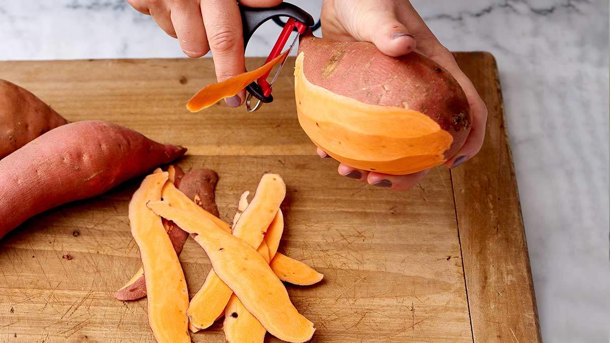 शकरकंद बनाने के बाद न फेंके उसके छिलके, होता है बहुत फायदेमंद …