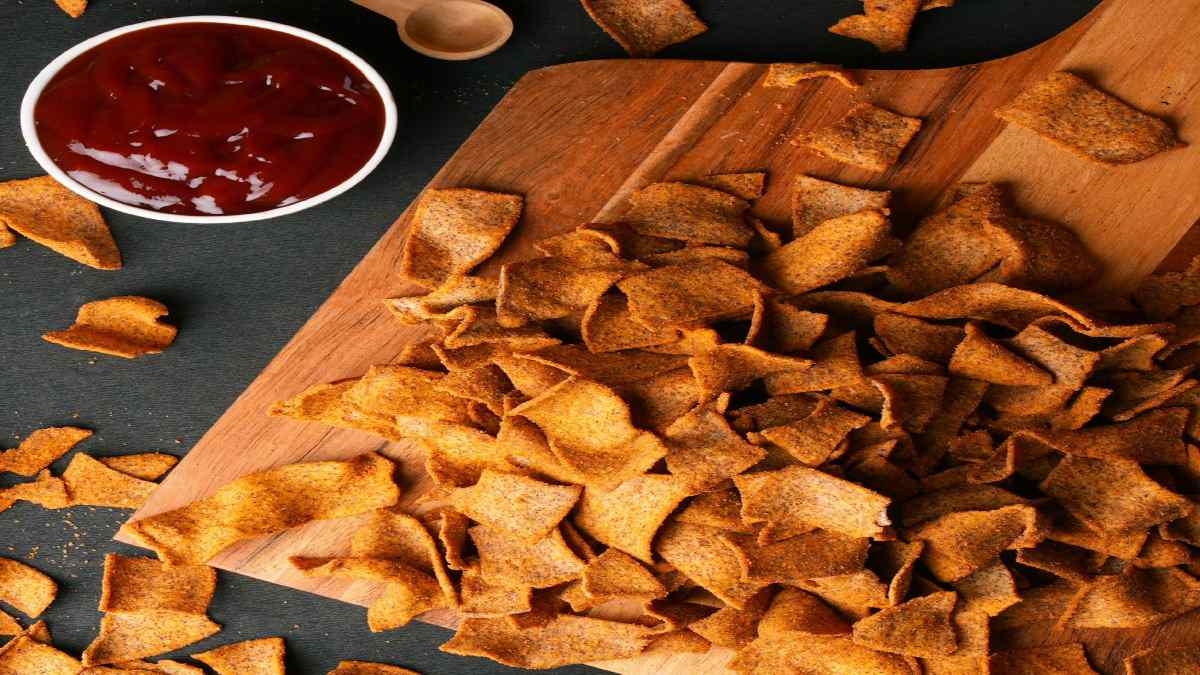 Ragi Chips Recipe : पैकेट बंद चिप्स छोड़िये और घर में बनायें हेल्थी रागी चिप्स, यहां देखें स्वादिष्ट रेसिपी …