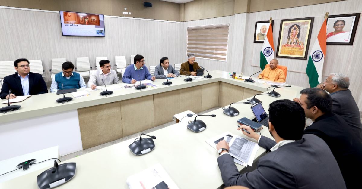 सीएम योगी ने की आवास और शहरी नियोजन विभाग के कार्यों की समीक्षा, लंबित आवासीय और व्यावसायिक आवंटनों का तुरंत निस्तारण करने का निर्देश