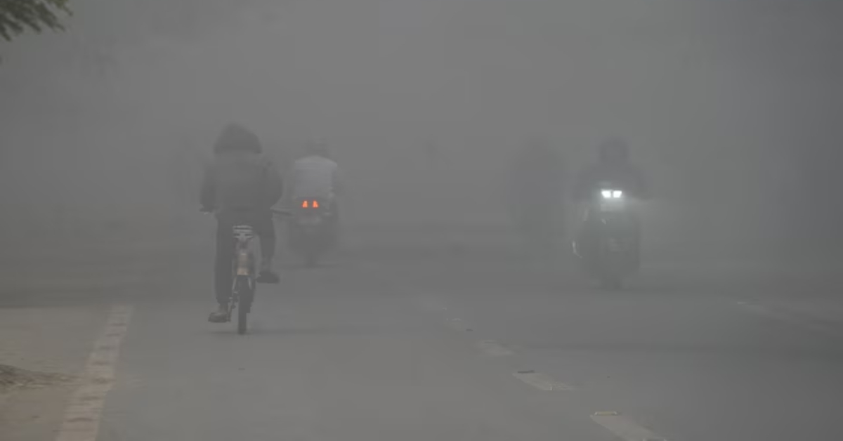 UP WEATHER TODAY : प्रदेश में फिर दिख रहा ठंड का कहर, पछुआ हवाओं से महसूस हो रही गलन, कोहरे की चपेट में राज्य के ज्यादातर हिस्से