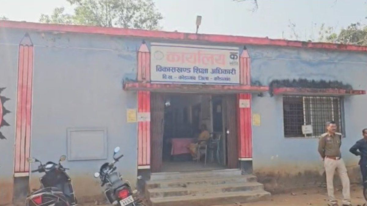 छत्तीसगढ़ में ACB का बड़ा एक्शन: कोंडागांव में पेंशन के लिए घूस लेते बाबू गिरफ्तार, इधर अंबिकापुर में हाउसिंग बोर्ड के रिश्वतखोर कमिश्नर और क्लर्क दबोचे गए