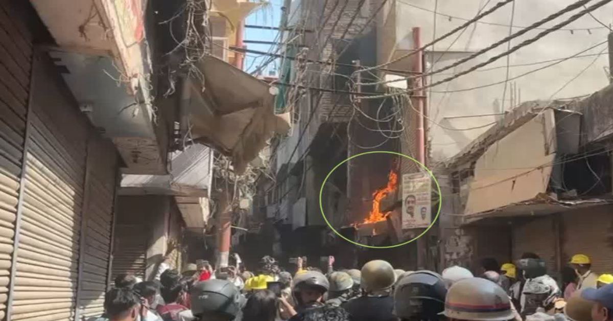 दालमंडी में मकान तोड़ने पहुंचा बुलडोजर, इधर युवक ने घर में लगा दी आग, पुलिस और प्रशासन के लोगों पर भी पड़े पेट्रोल के छींटे