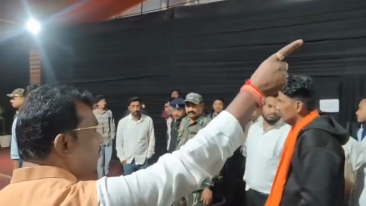 राजिम कुंभ VIDEO : गरियाबंद जिला प्रशासन पर भड़के भाजपा विधायक ने लगाई कड़ी फटकार, कहा- सरकार की करा दी फजीहत, जनप्रतिनिधि और कलाकर पानी के लिए तरसते रहे