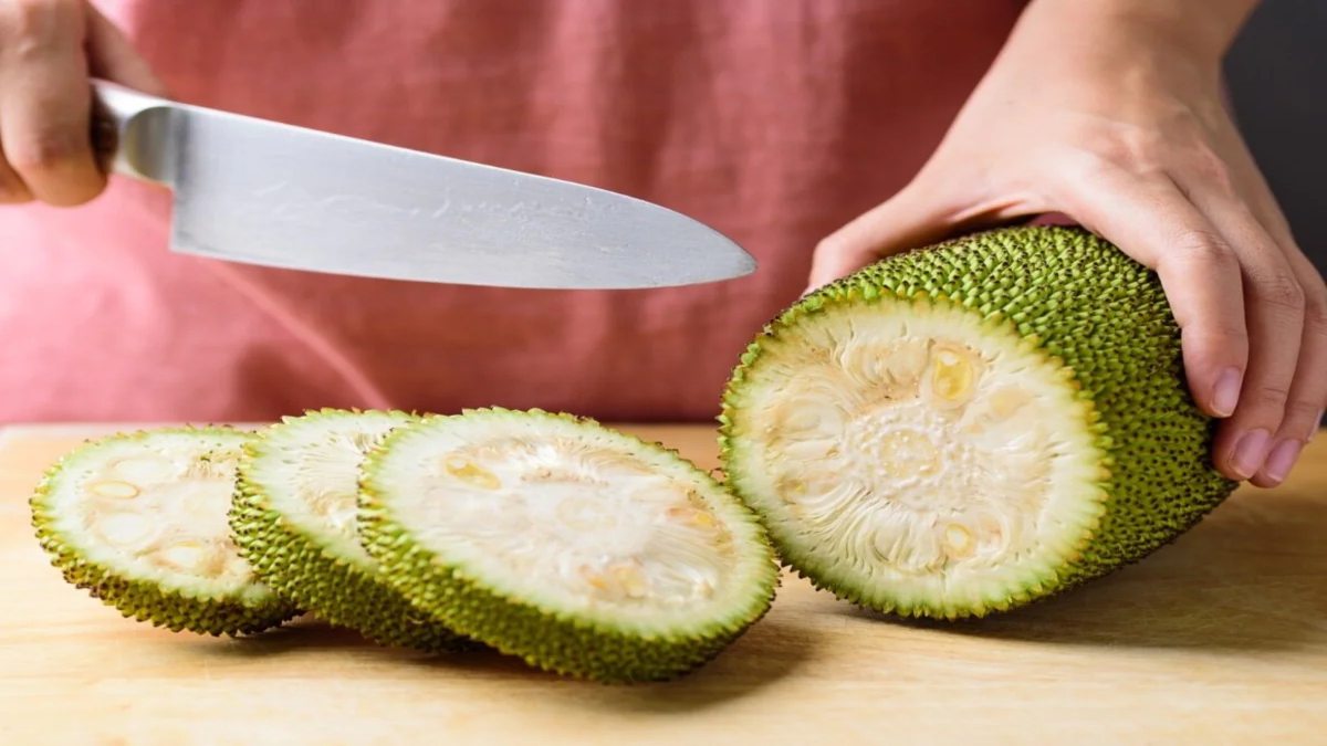 अब कटहल काटने से चिपचिपा नहीं होगा हाथ, यहां जाने आसान Tips …