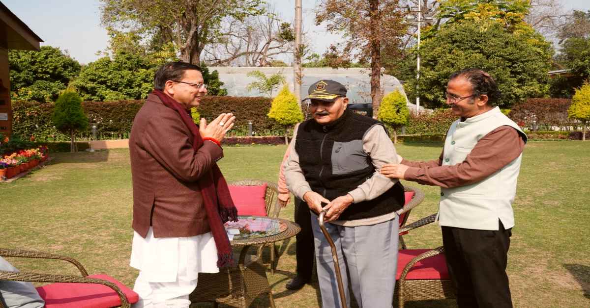 सेवानिवृत्त ब्रिगेडियर हरीश चंद्र जोशी ने मुख्यमंत्री राहत कोष में दान किए 10 लाख रुपए, CM धामी ने कहा- यह पहल राज्य और…