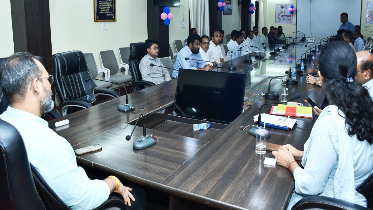 15 दिन बाद खत्म हुआ गतिरोध: पटवारी-आरआई हड़ताल समाप्त कर काम पर लौटे, कलेक्टर की बैठक में निकला समाधान