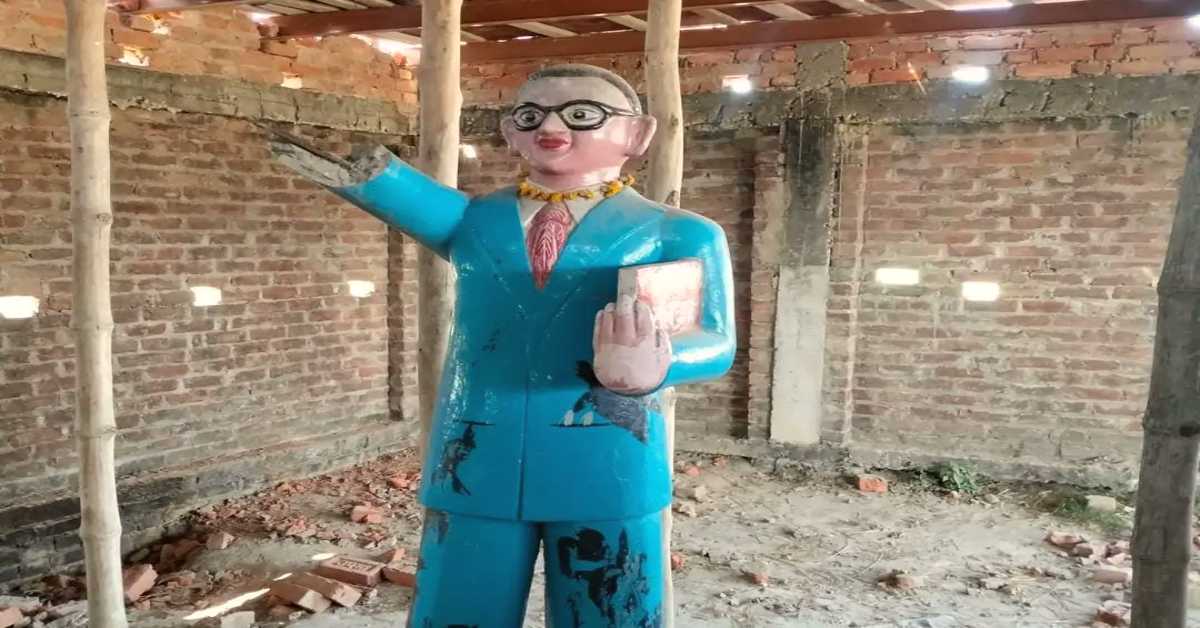 UP में कानून है भी या नहीं? अराजक तत्वों ने अंबेडकर की प्रतिमा का तोड़ा हाथ, लोगों का फूटा गुस्सा, जांच में जुटी खाकी