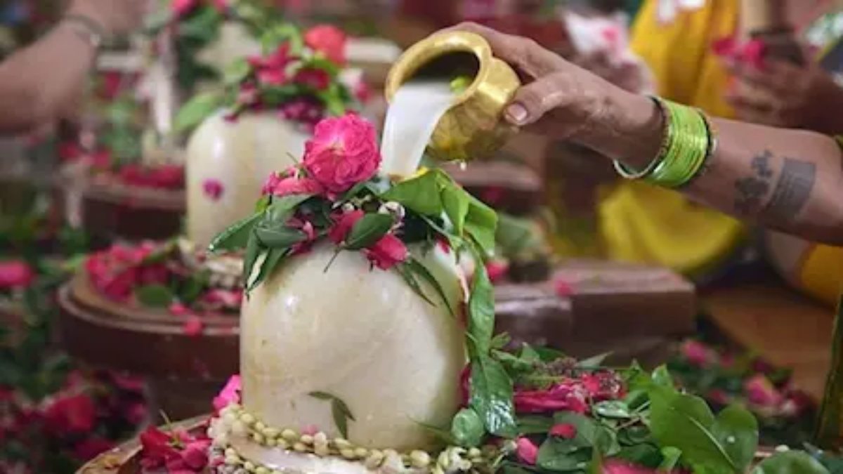 Mahashivratri 2026 : महादेव के अभिषेक के लिए ये है 4 शुभ मुहूर्त, महाशिवरात्रि पर मिलेगी उनकी कृपा …