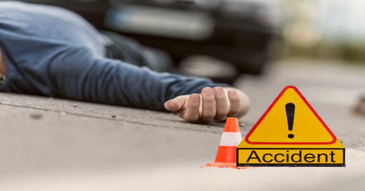 जान ले गई एक गलती..! डिवाइडर से जा टकराई तेज रफ्तार बाइक, बेटे की मौके पर मौत, पिता लड़ रहा जिंदगी की जंग