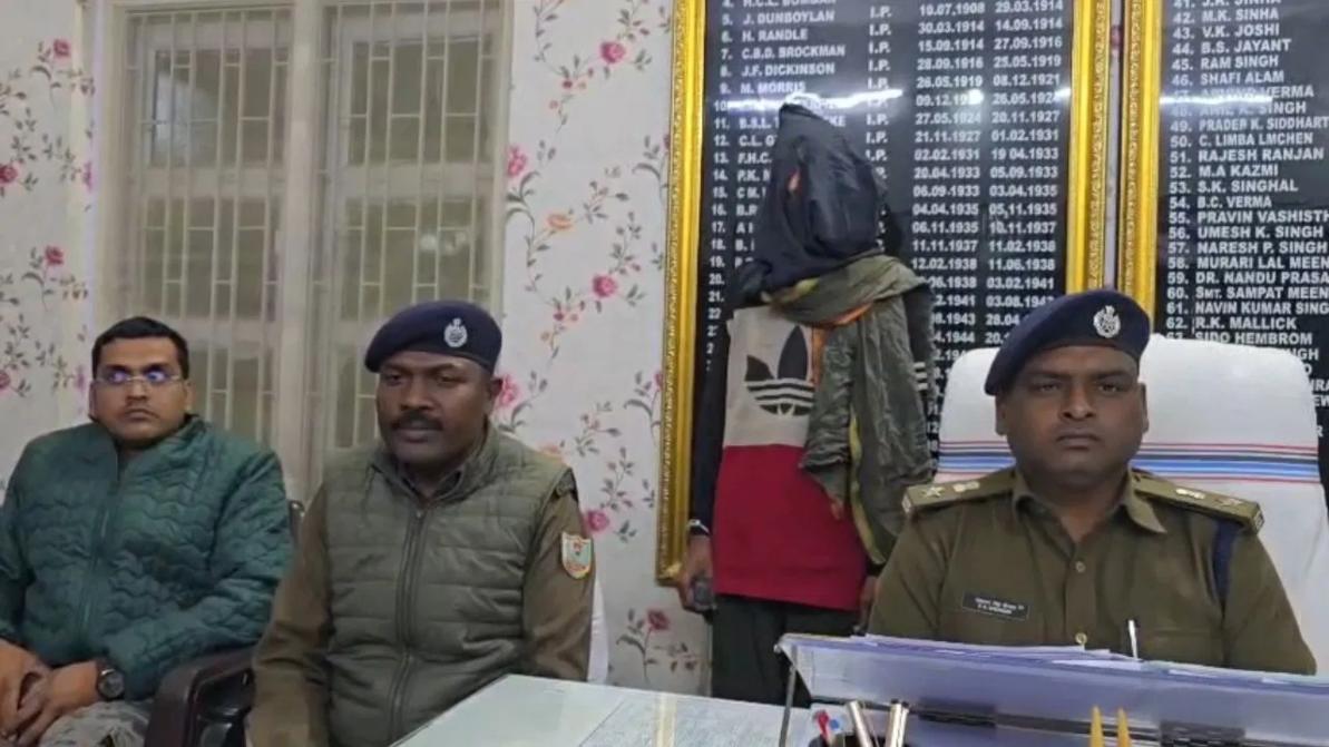 दुमका में डबल मर्डर… झाड़ियों में छिपाया था शव; दुष्कर्म का विरोध करने पर मां-बेटी की हत्या, हत्यारा गिरफ्तार