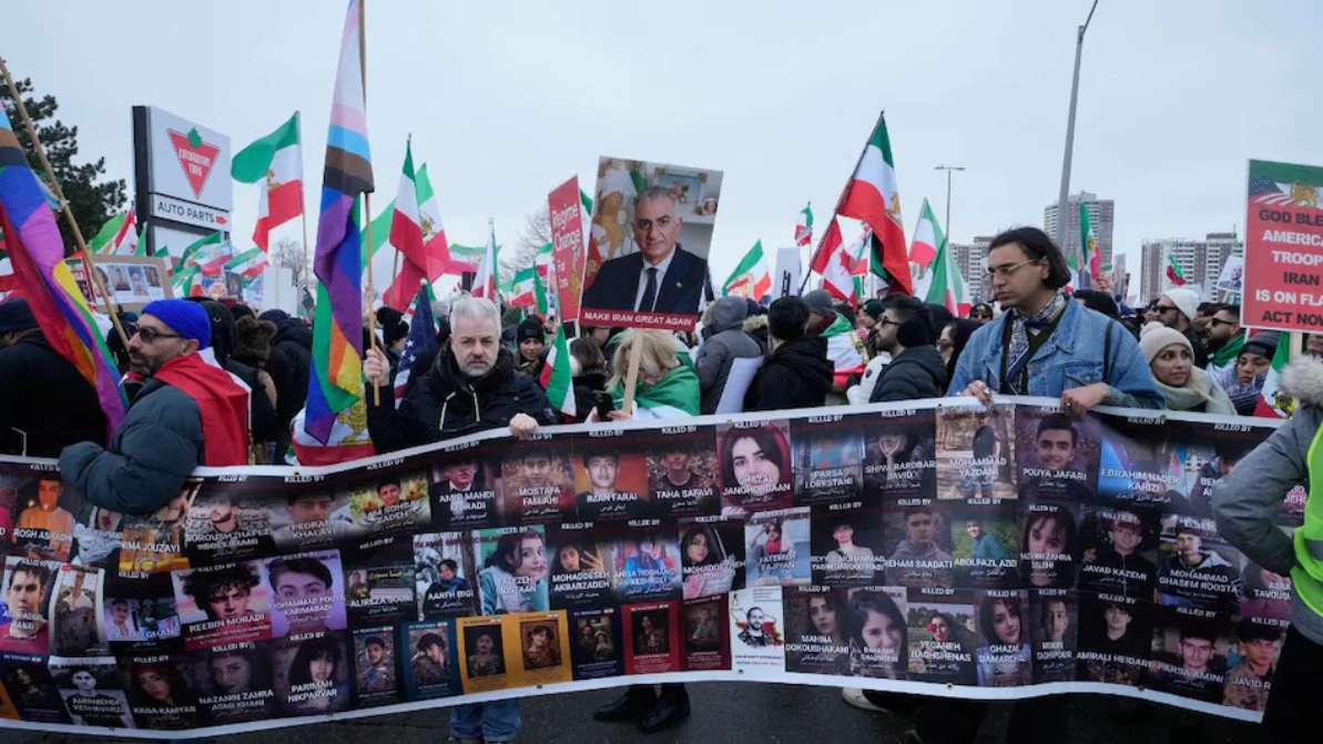 जर्मनी में प्रिंस रेजा पहलवी के पहल पर ‘ग्लोबल डे ऑफ एक्शन’, ईरान सरकार के खिलाफ 2.5 लाख लोगों का प्रदर्शन