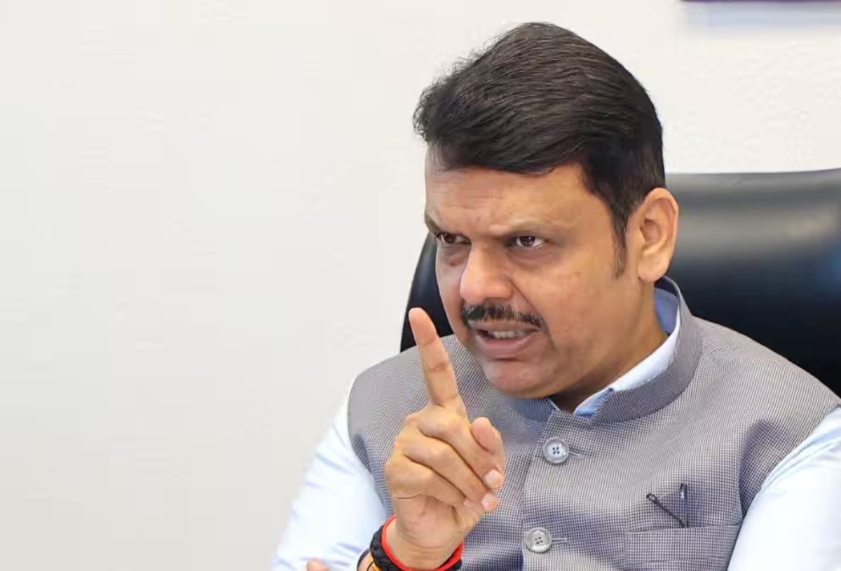 अजित पवार की मौत के बाद जल्दबाजी में दिए गए 75 अल्पसंख्यक शिक्षण संस्थान के दर्जे पर सवाल, CM फडणवीस ने लगाई रोक