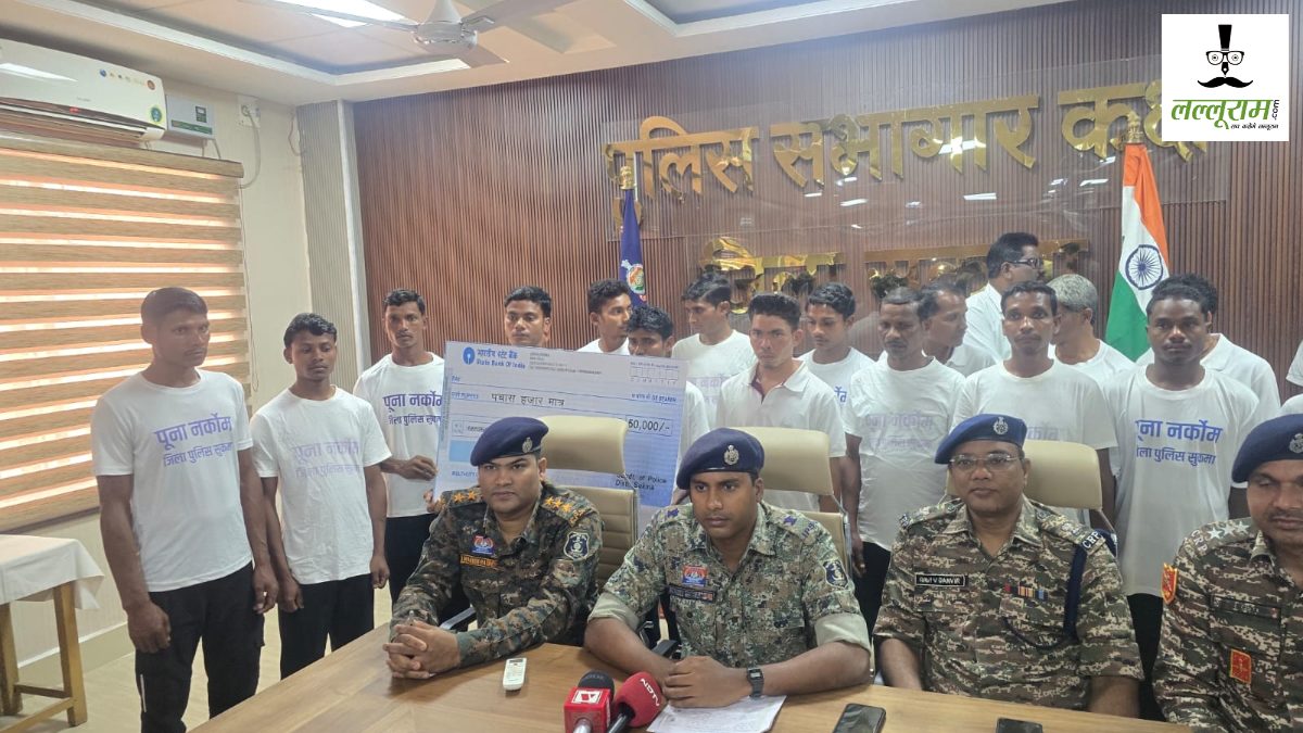 CG Naxal Surrender : नक्सल संगठन की टूट रही कमर, महिला समेत 22 नक्सलियों ने किया आत्मसमर्पण